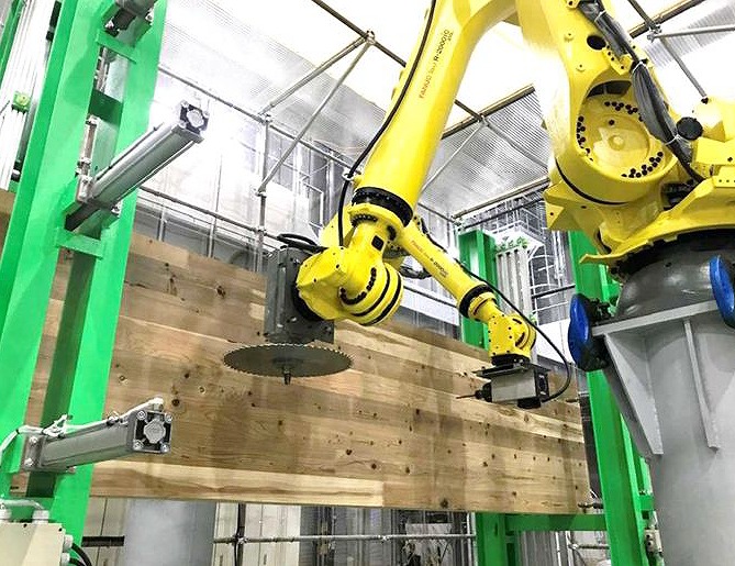 　ロボットアーム型加工機「WOODSTAR（ウッドスター）」 Ⓒ前田建設工業