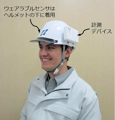 　　 　　　　　　「バイタルアイ」のウェアラブルセンサー・計測デバイスの
　　 　　　　　　  着用イメージ　Ⓒ安藤ハザマ