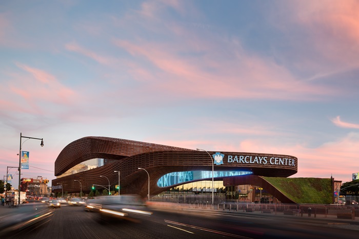 　Barclays Center (設計:SHoP Architects) / ©Bruce Damonte