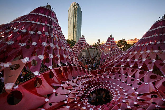 　図3  Ball-Nogues, Liquid Sky
　※上記の画像、キャプションをクリックすると画像の出典元のWebサイトへリンクします。