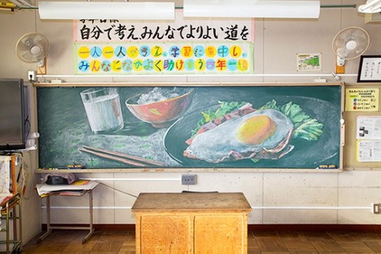 　　　ムサビの黒板アート②　Ⓒ武蔵野美術大学