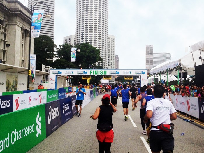 　最高気温32℃という炎天下で開催されるシンガポールマラソン。はたして脳は鍛えられているの
　か