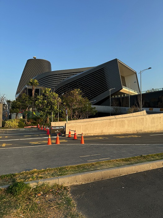 　　　　高雄港埠クルーズターミナル　
　　　　Kaohsiung Port Cruise Terminal（Reiser+Umemoto）